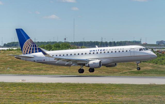 Embraer 170/175 (N85320)