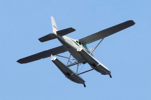 Cessna Skywagon (C-FYRE) - C-FYRE Cessna Skywagon 185-E Survilant la ville de Lavaltrie QC. le 14-03-2024 à 16:07