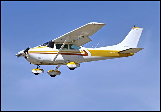 N94328 — - Landing, runway One-Two, Merced Yosemite Regional Airport