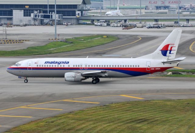 BOEING 737-400 (9M-MMK)