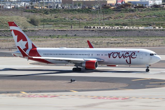 BOEING 767-300 (C-FMWP)