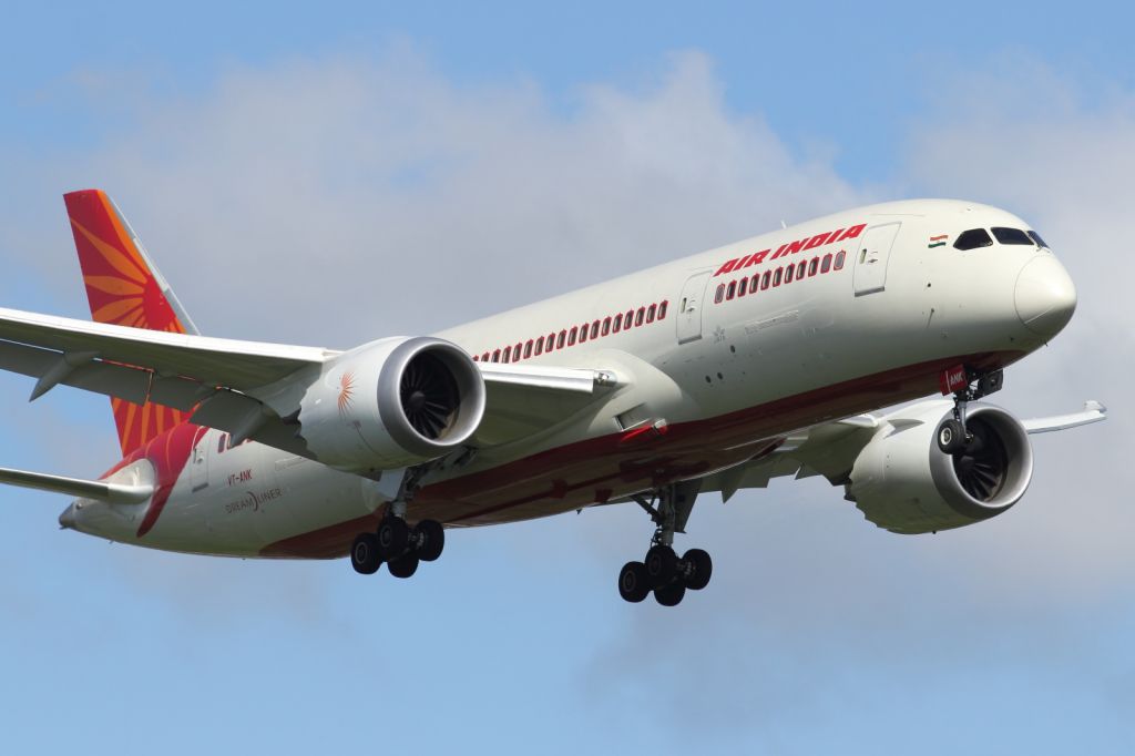 Boeing 787-8 (VT-ANK) - Air India's new B787-800 service to London heathrow about to touch down on runway 09L.