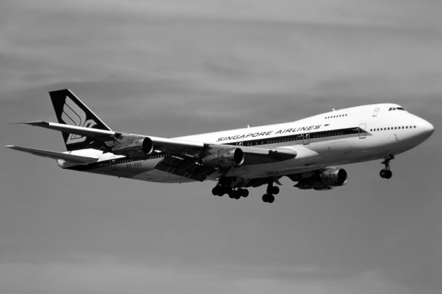 Boeing 747-200 (9V-SQO) - SINGAPORE AIRLINES - BOEING 747-212B - REG : 9V-SQO (CN 219040/457) - AIRPORT INTERNATIONAL AIRPORT SA. ADELAIDE - YPAD (9/2/1985)