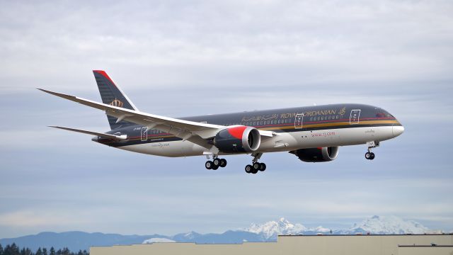 Boeing 787-8 (JY-BAH) - BOE697 on final to Rwy 16R to complete a C1 flight on 1.16.17. (ln 522 / cn 37985).