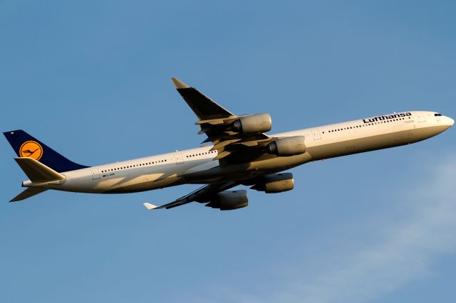 Airbus A340-600 (D-AIHB)