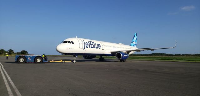 Airbus A321 (N905JB)