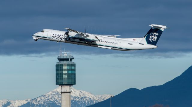 de Havilland Dash 8-400 (N413QX)