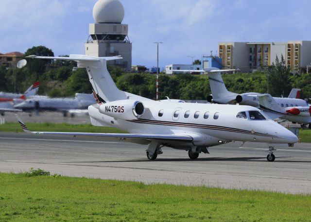 Embraer Phenom 300 (N475QS)