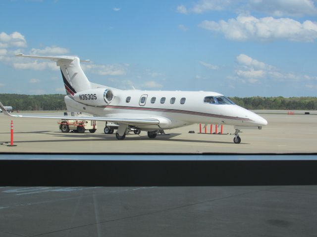 Embraer Phenom 300 (N353QS)