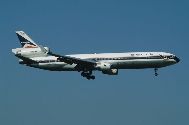 Boeing MD-11 (N806DE) - Final Approach to Narita Intl Airport Rwy16R on 1997/07/21