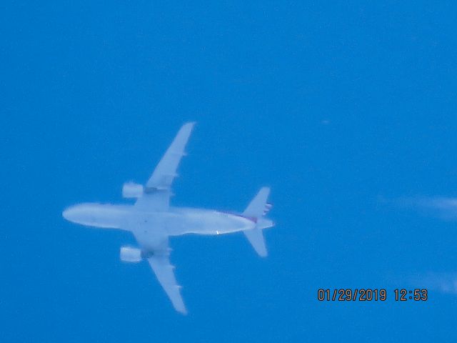 Airbus A319 (N757UW)