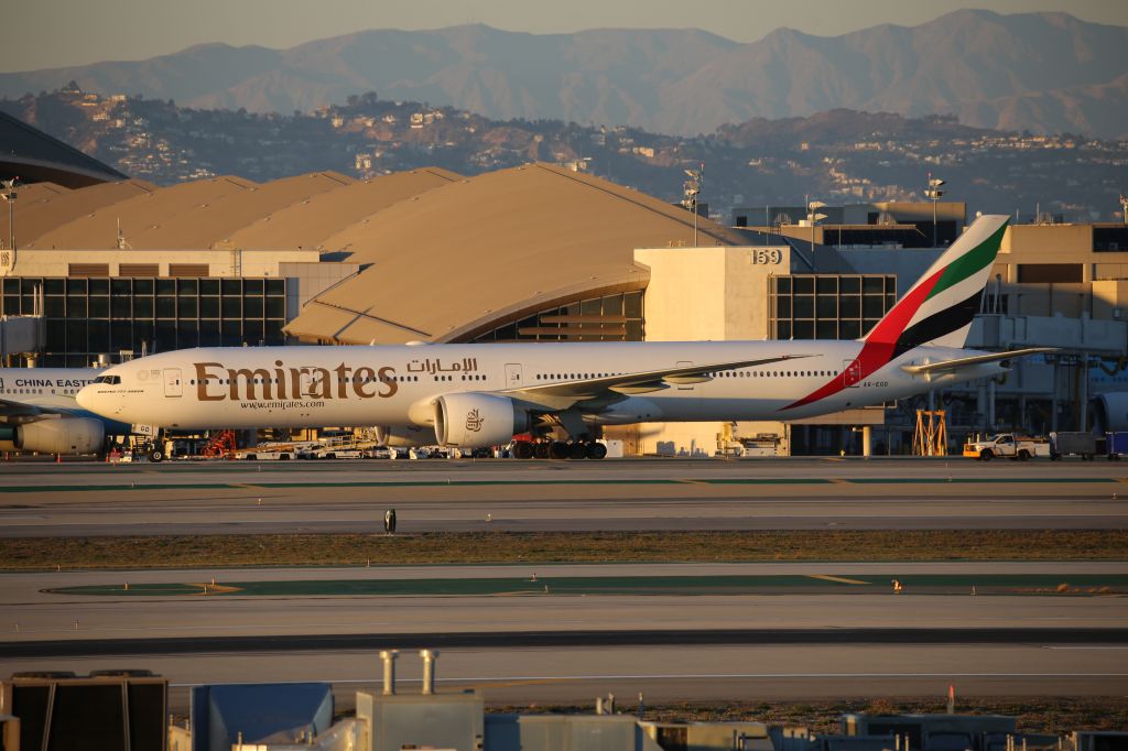 BOEING 777-300ER (A6-EGD)