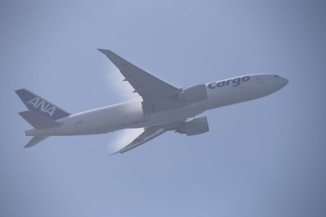 BOEING 777-200LR (JA772F)