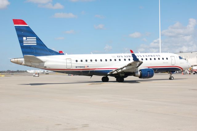 Embraer 170/175 (N119HQ)