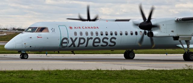 de Havilland Dash 8-400 (C-GVJZ)