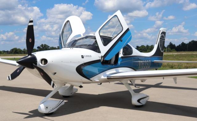 Cirrus SR-22 (N163SD)