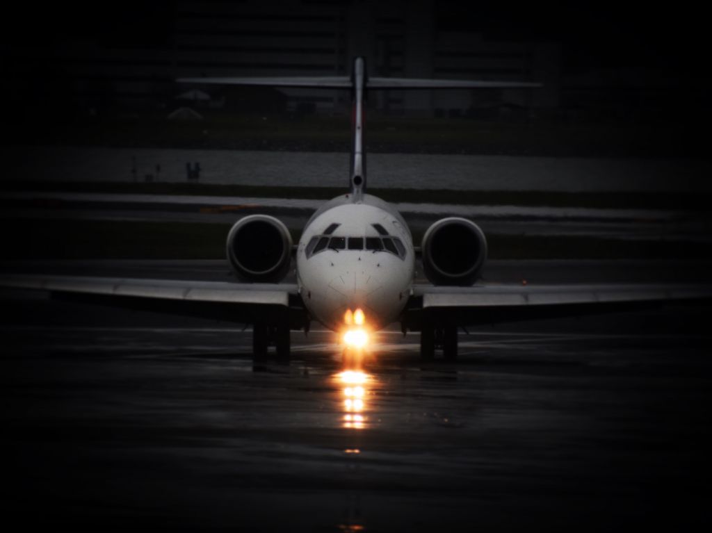 Boeing 717-200 — - Stare down with a Delta 717 at DCA.