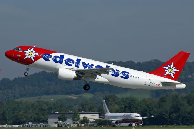 Airbus A320 (HB-IHY) - Airbus A320-214, Edelweiss Air, LSZH Airport Zurich-Kloten, 20.September 2010