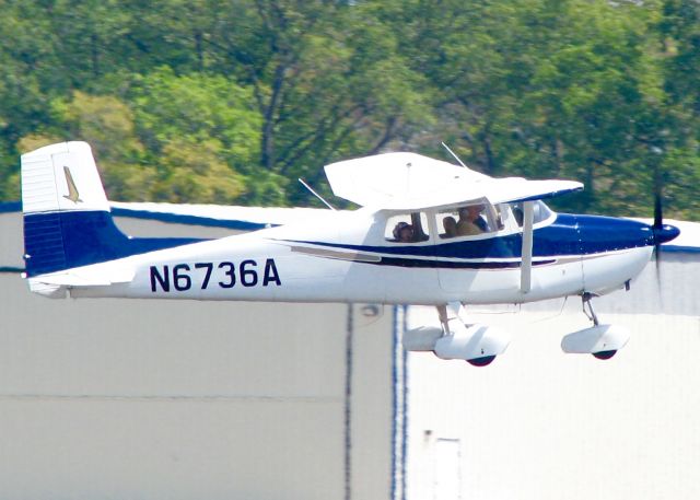 Cessna Skyhawk (N6736A) - At Downtown Shreveport.