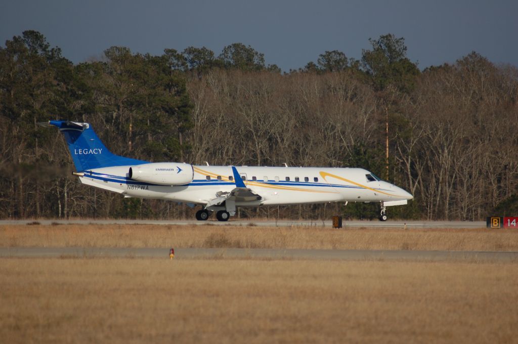 Embraer ERJ-135 (N617WA) - Rolling down 14 at Lone Star.