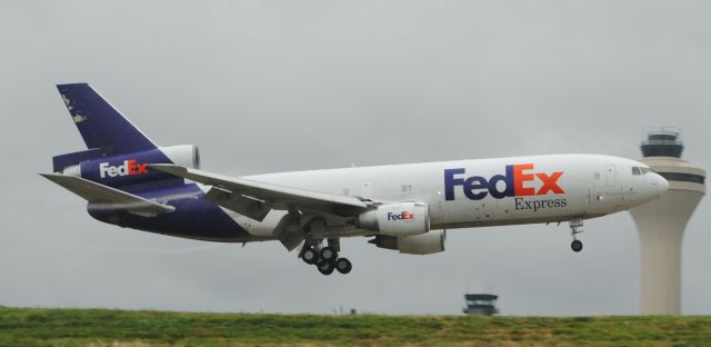 McDonnell Douglas DC-10 — - Landing during a rainy day at Memphis to catch some mist coming off the wingtip