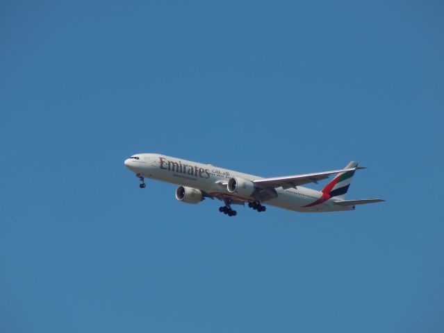BOEING 777-300 —