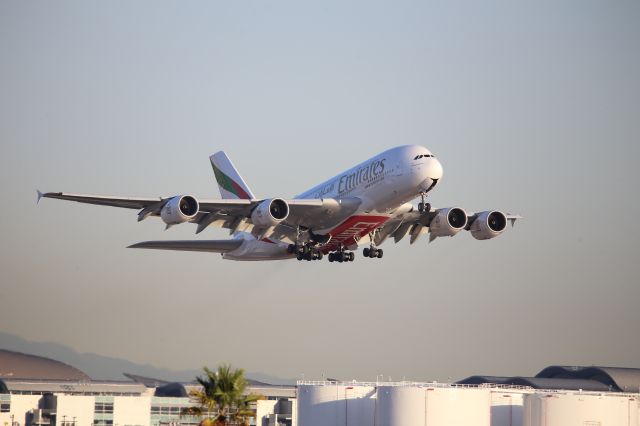 Airbus A380-800 (A6-EVJ)