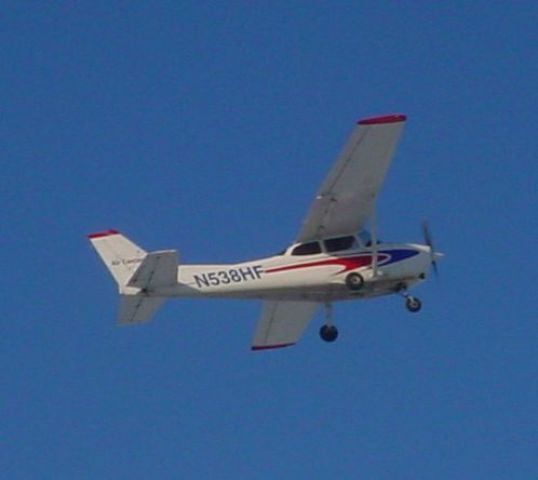 Cessna Skyhawk (N538HF) - Departing 09 at KHNB on Feb 5th, 2009.