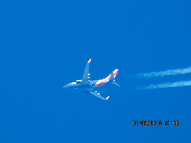 Boeing 737-700 (N7825A)