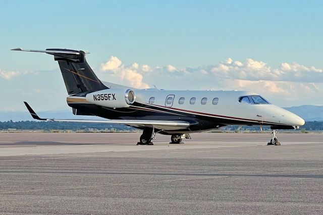 Embraer Phenom 300 (N355FX)