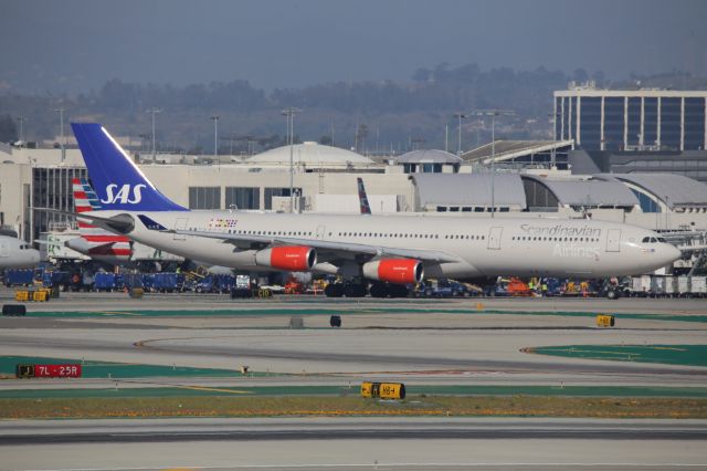 Airbus A340-300 (LN-RKF)