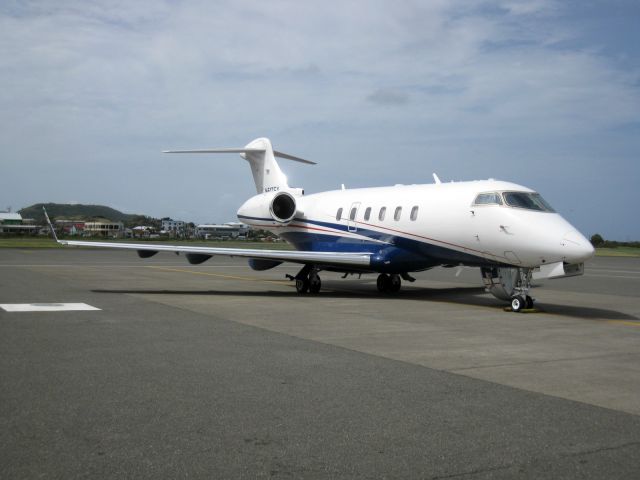 Bombardier Challenger 300 (N517FX)