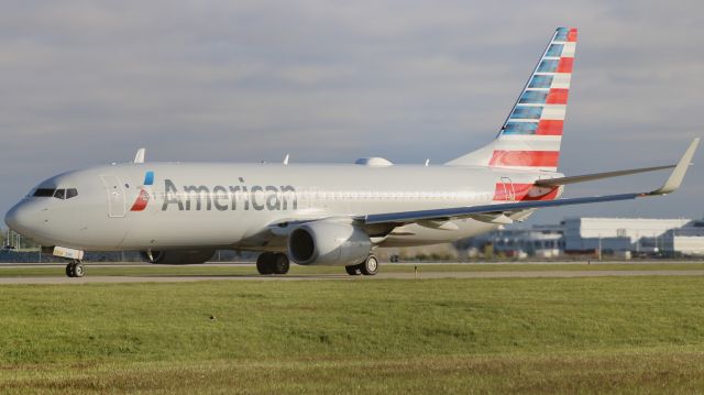 Boeing 737-800 (N963NN)