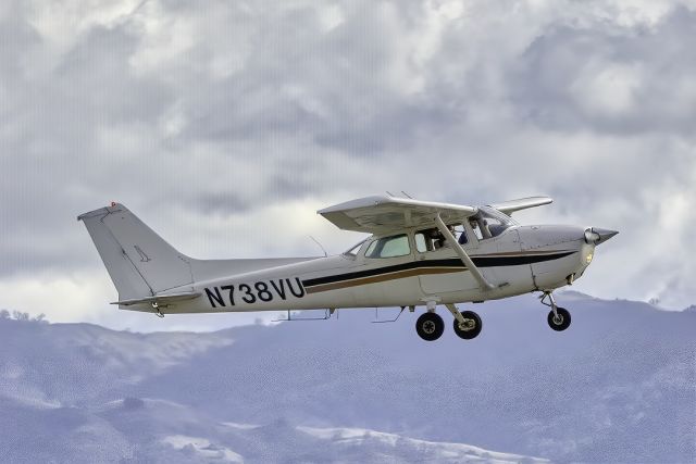 Cessna Skyhawk (N738VU) - Cessna 172N over Livermore Municipal Airport. February 2021.