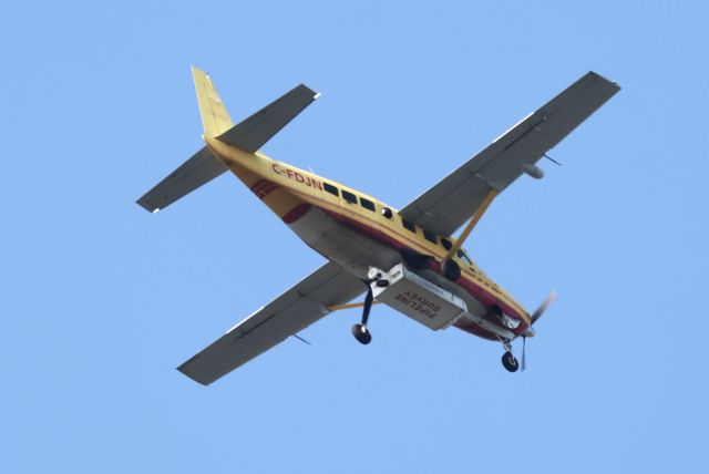 Cessna Caravan (C-FDJN) - C-FDJN Cessna Grand Caravan 208-B Parachutisme Adrénaline Rive Nord de Montréal Survolant la ville de Lavaltrie QC. le 22-09-2023 à 15:55