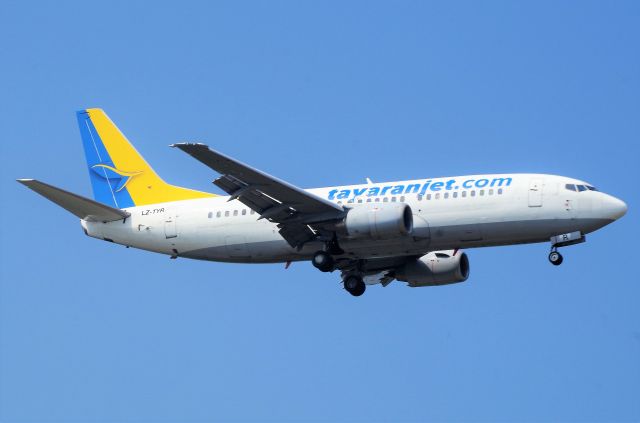 BOEING 737-300 (LZ-TYR)