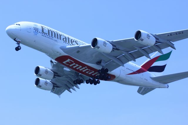 Airbus A380-800 (A6-EDZ)