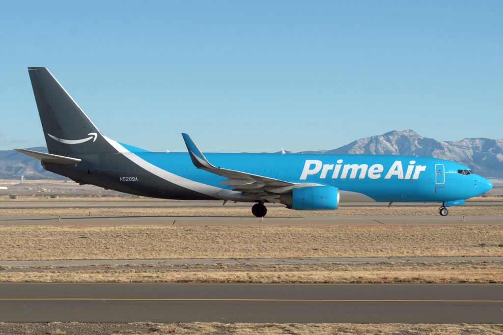 Boeing 737-800 (N5209A)