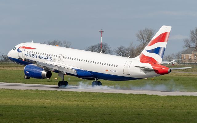 Airbus A320 (G-EUUI)