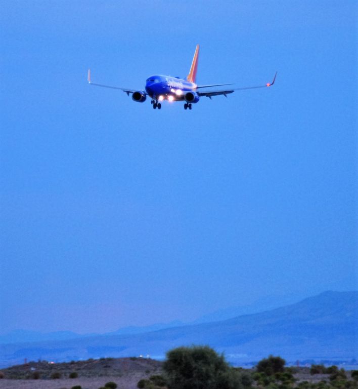 BOEING 737-300 (N771SA)