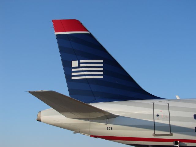 Airbus A321 (N578UW)