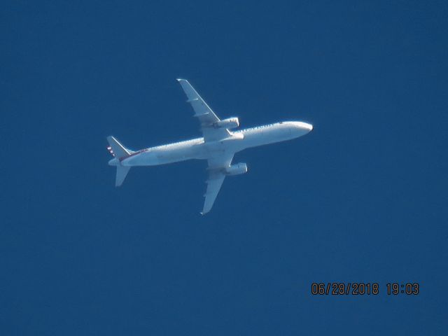 Airbus A321 (N581UW)