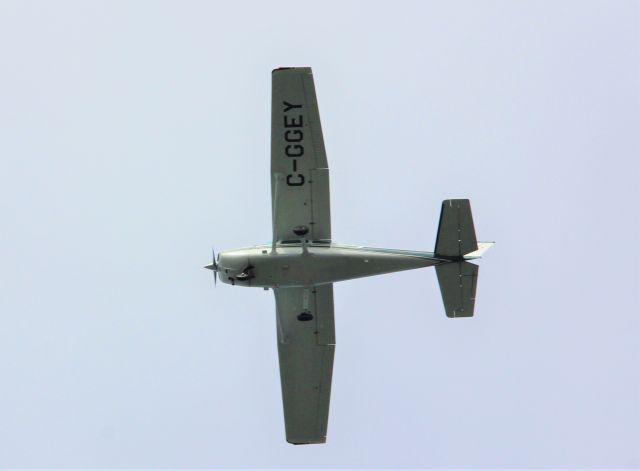 C-GGEY — - C-GGEY CESSNA SKYHAWK 172-N survolant la ville de LAVALTRIE QC. le 23-05-2022 à 15:33