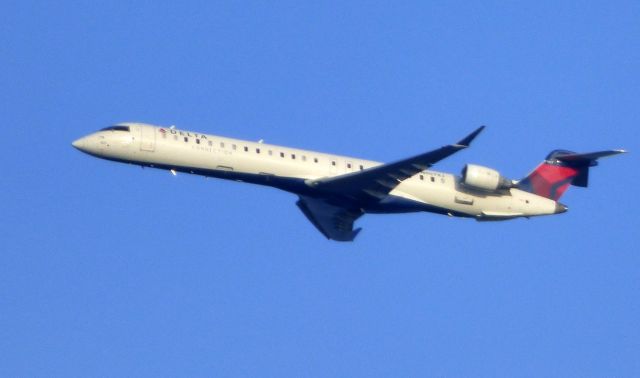 Canadair Regional Jet CRJ-900 (N907XJ) - Shown here is a Delta Air Canadair Regional Jet CRJ-900 a few minutes until landing in the Autumn of 2016.