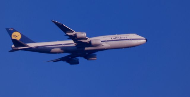 BOEING 747-8 (D-ABYT) - Sighted over Vernon NJ @ 5800 feet/250mph and 15 minutes to KEWR is this 2015 Lufthansa Boeing 747-830 in the Autumn of 2024. EDDF - KEWR