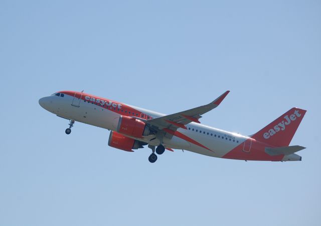 Airbus A320 (G-UZLK) - EasyJet A320-251N cn9504    take off rwy36L 25-04-23                                                                                                                                                                                                                                                                                                                                                                                                             