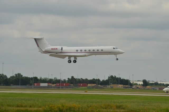 Gulfstream Aerospace Gulfstream G650 (N83CW) - N83CW landing on Runway 15 in Sioux Falls SD on 6-12-15