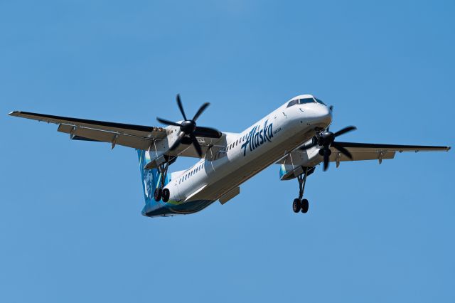 de Havilland Dash 8-400 (N442QX)