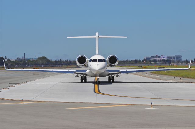 Bombardier Global Express (N90EW)