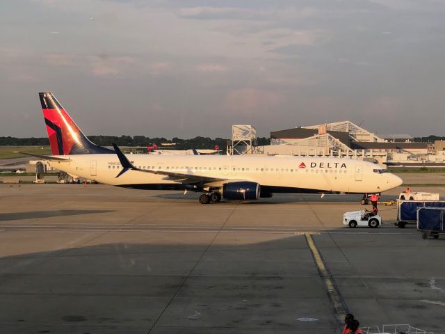 Boeing 737-900 (N880DN) - DL2408 to Jacksonville